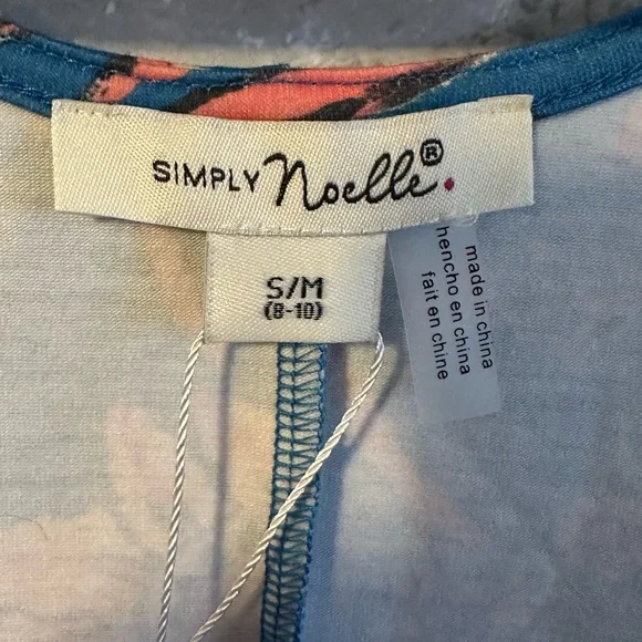 Woman's Top - Picture 3 of 4